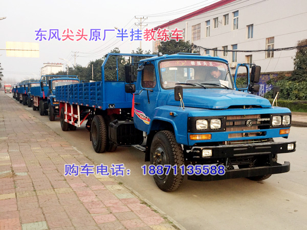 東風(fēng)尖頭半掛3.jpg